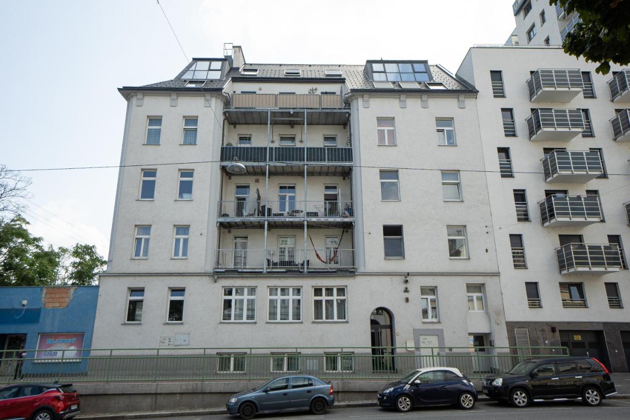 Spacious Apartment With Huge Shared Terrace And Grill Located Between City Centre And Donau River Vienna Exterior photo
